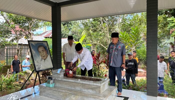 Ziarah ke Makam Zamzami Ahmad, Joncik Muhammad Janjikan Nama Jalan Untuk Sang Pejuang