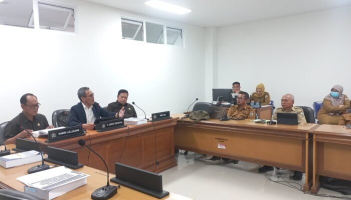 Komisi III DPRD Sulbar Gelar Rapat Kerja Pembahasan LKPJ Gubernur Sulbar Tahun Anggaran 2025