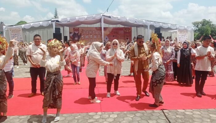 Meriah! Gong Wali Kota Prabumulih Buka PENTAS SMANTI 2025, Freni Ungkapkan ini