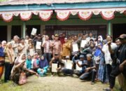 Wabup Kapuas Hulu Serahkan Sertifikat TORA Untuk Masyarakat Transmigrasi