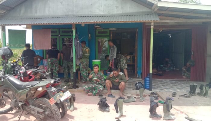Anggota Satgas TMMD ke – 124 Kodim 1201 Mempawah Tinggal Ditengah Masyarakat Dusun Nikmat