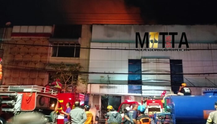 Gudang Pecah Belah di Jalan Gatot Subroto Kota Malang Terbakar, Arus Lalulintas Dialihkan