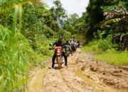 Pemkab Kapuas Hulu Bangun Ruas Jalan Nanga Raun – Rantau Bumbun Melalui Karya Bhakti