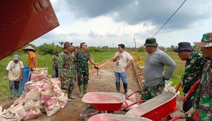 Komandan Kodim Mempawah Bersama Pimpinan Cabang BRI Kabupaten Mempawah Tinjau Lokasi Pra-TMMD