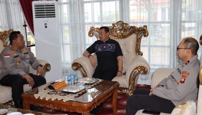 Sinergitas Kamtibmas, Kapolres Kapuas Hulu Silaturahmi ke Kediaman Bupati