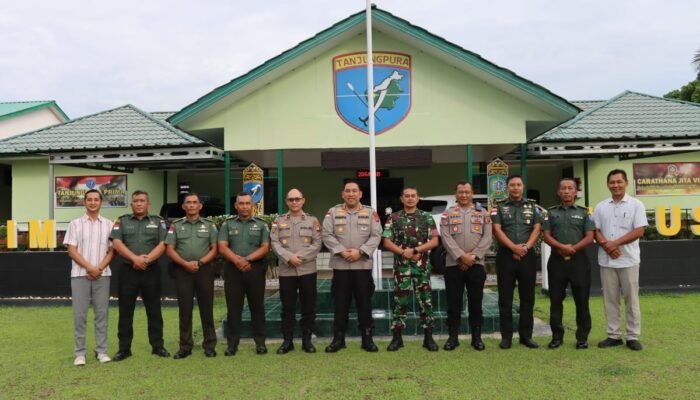 TNI-Polri di Kapuas Hulu Jaga fondasi Stabilitas Keamanan serta Mendukung Pembangunan di Wilayah Perbatasan