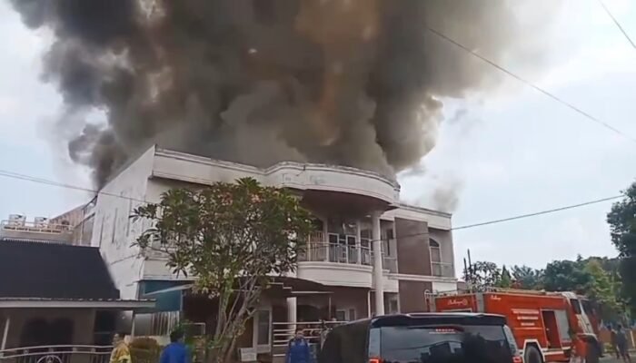 Rumah Mewah Eks Wakil Gubernur Sumsel di Lalap Jago Merah