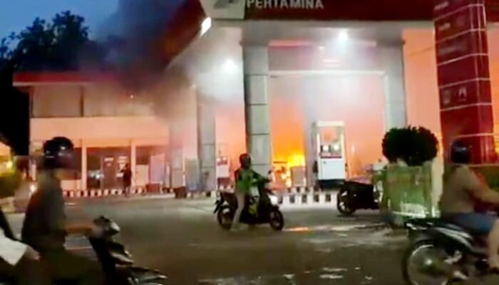 Sepeda Motor Hangus Terbakar Saat Isi BBM di SPBU Kapten Abdullah
