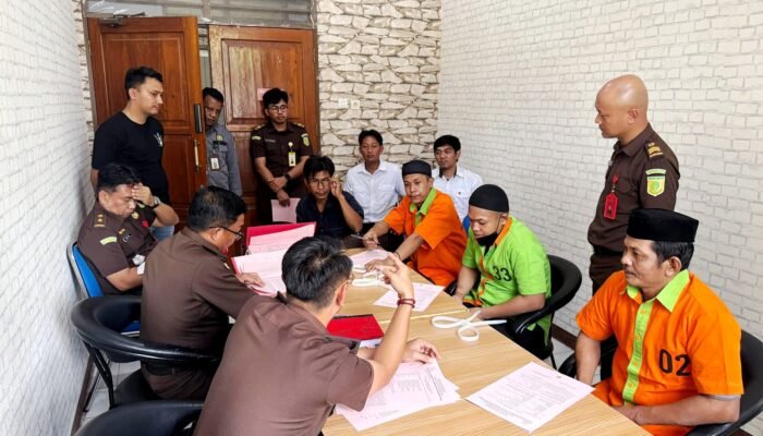 Ditreskrimsus Polda Gorontalo Serahkan Tersangka dan BB Minyak Goreng Minyakkita