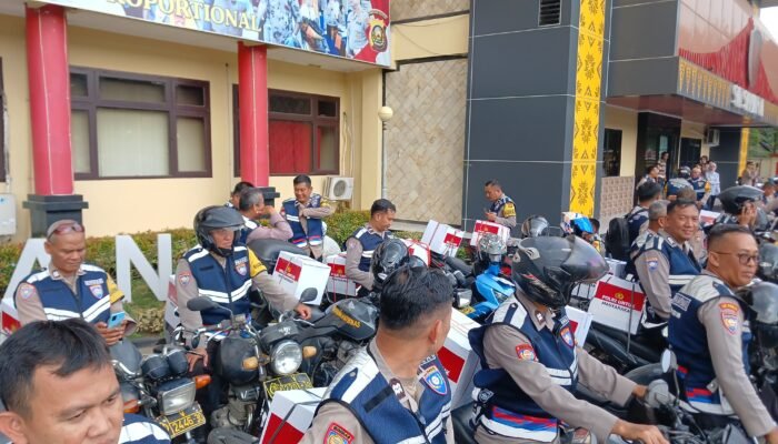 1000 Paket Sembako Disebar Bhabinkamtibmas Polrestabes Palembang Secara Serentak