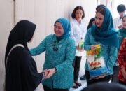 Ketua TP PKK Bersama Dharmawanita Santuni Korban Kebakaran