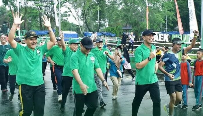 Bupati Batanghari Muhammad Fadhil Arief Hadiri dan Apresiasi Semangat Peserta Fun Run Hardiknas 2025