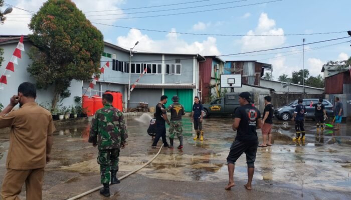 Kodim Mempawah, Damkar dan Perangkat Desa Purun Kecil Persiapkan Lokasi Upacara TMMD