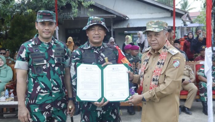 Dansatgas TMMD dan Wakil Bupati Mempawah Tandatangani MOU dan Prasasti