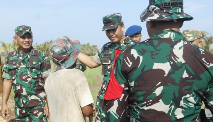 Suasana Keakraban Dansatgas TMMD dan Danrem 121