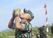Dampingi Danrem Saat TMMD Wilayah Mempawah, Kasi Ter Kasrem Nikmati Kelapa Segar