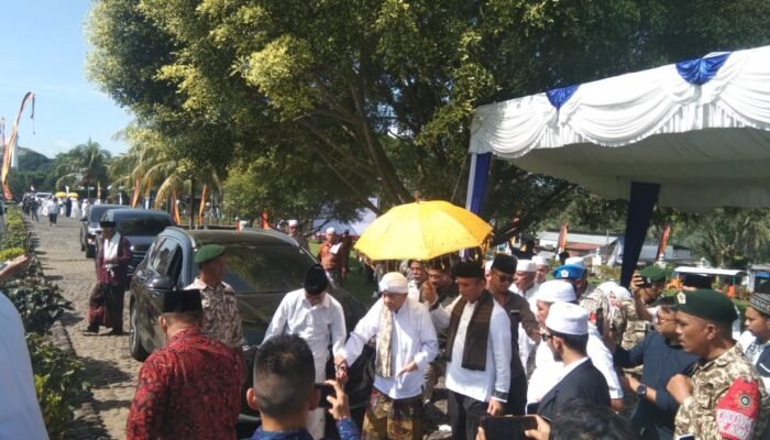 Abuya Syeikh H Amran Waly Al Khalidi Pimpin Zikir Akbar Di Istano Basa Pagaruyung