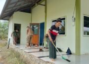 Satgas dan Masyarakat Gotong Royong Bersihkan Masjid di Sela Kegiatan TMMD ke-124 Wilayah Mempawah