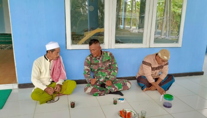 Sambung Rasa di Tengah Pembangunan, Pasiter Jalin Komsos dengan Tokoh Agama Desa Purun Kecil