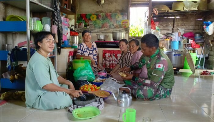 Satgas TMMD Reguler ke-124 Memasak Bersama Warga