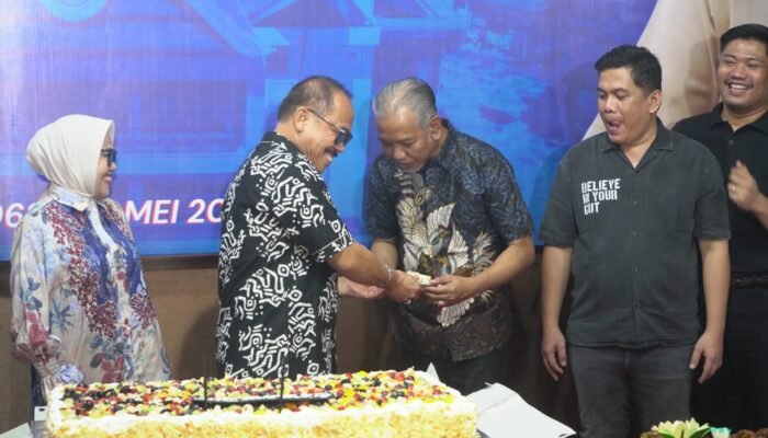 Syukuran di Usianya 63 Tahun, Gubernur Sulbar Suhardi Duka Kenang Perjalanan Hidup dari Lampu Pelita ke Kursi Gubernur