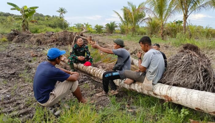 Duduk Bersama Petani, Dansatgas TMMD Dengar Langsung Curhat Warga Sawah