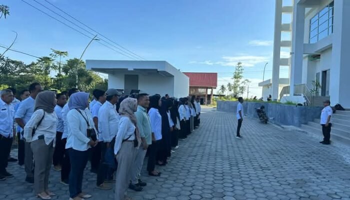 Pasca Libur Panjang, ASN dan PTT Sekretariat DPRD Sulbar Menggelar Apel pagi