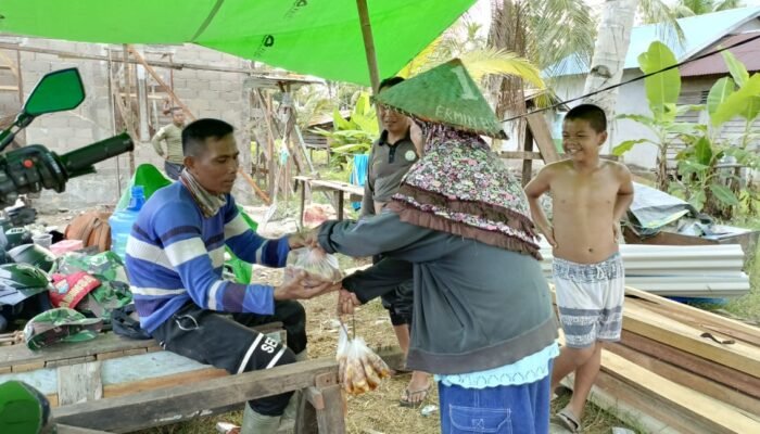 Canda Satgas TMMD Reguler ke – 124 Mempawah dan Bantu Pelaku Usaha Kecil