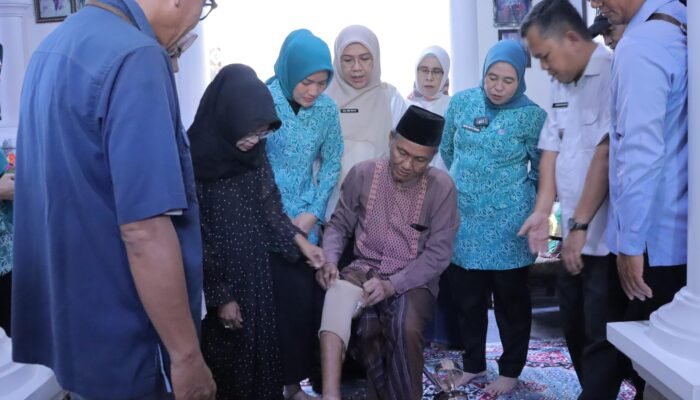 Dewi Sastrani Ratu Dewa Sambangi Kediaman Korban Tertimpa Alat Berat