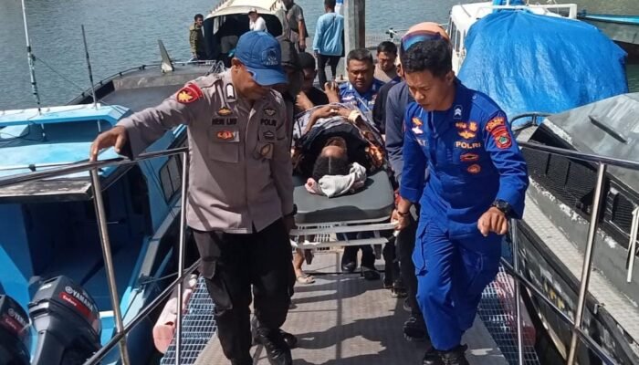 Respon Cepat, Polairud Polres Fakfak Evakuasi Pasien Rujukan dari Wilayah Pesisir