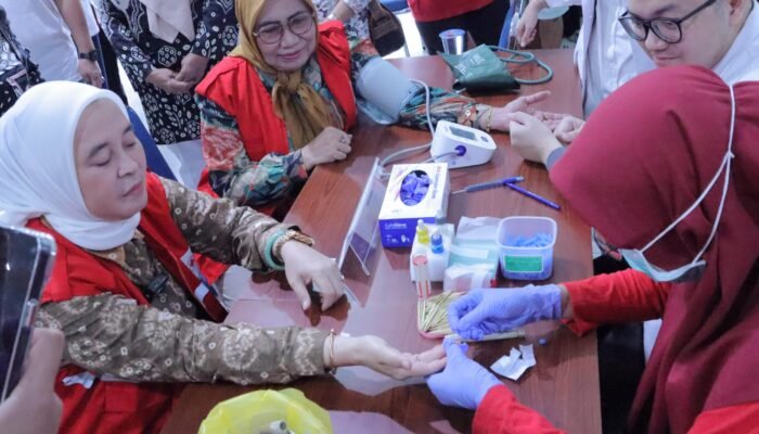Giat Donor Darah PMI Bersama Bank Mestika Dharma, 200 Pendonor Berpartisipasi