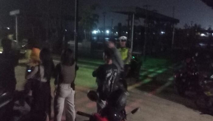 Patroli Gabungan Antisipasi Premanisme, Polres Kapuas Hulu Bubarkan Kumpulan Remaja