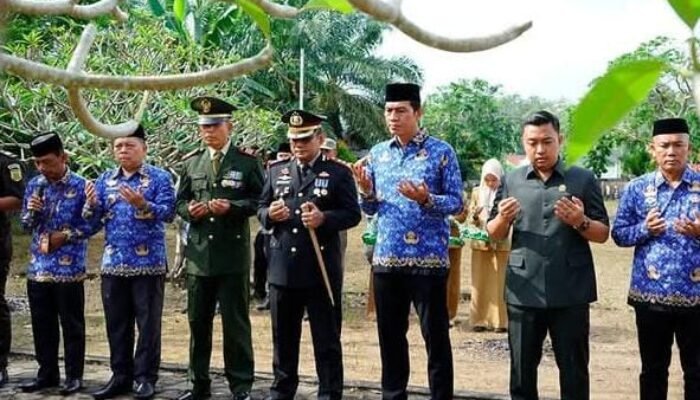 Usai Upacara Harkitnas, Bupati Batanghari Ziarah dan Tabur Bunga di TMP Ksatria Bhakti
