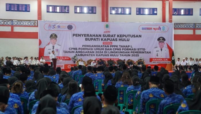 Serahkan SK, Bupati Kapuas Hulu Ingatkan Pegawai Uang Kredit Digunakan Judi Online
