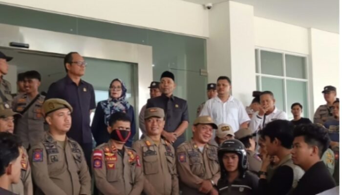 Peringati 27 Tahun Hari Reformasi, DPRD Sulbar Respons Tuntutan Aliansi Mahasiswa dan Masyarakat