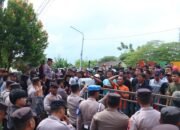 Ratusan Personil Polres Pekalongan Amankan Audiensi Warga Sijambe