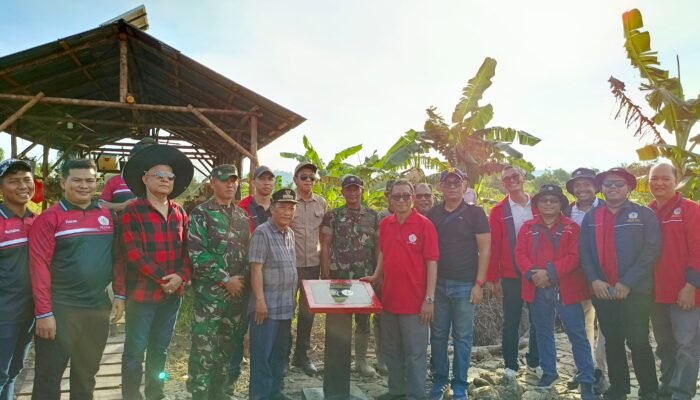 Wakil Rektor 1 Fakultas Hukum Resmikan Prasasti