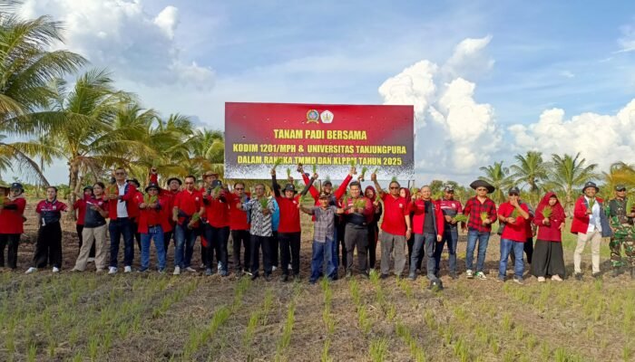 Wakil Rektor I Fakultas Hukum UNTAN Apresiasi Tanam Padi Bersama di Lokasi TMMD Reguler ke-124