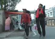 Intuisi Rukun Islam ke 5, Dua Pemuda ‘Trekking’ Jalan Kaki ke Mekkah Tunaikan Ibadah Haji