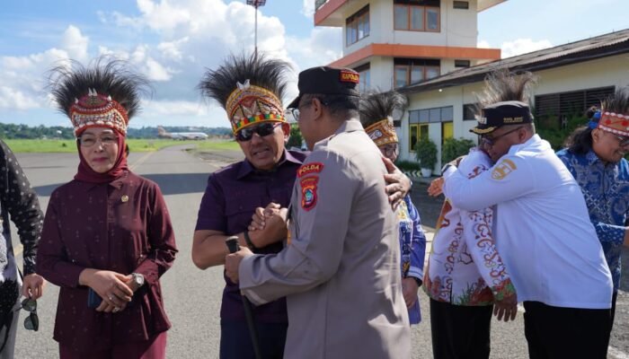 Kapolda Papua Barat Hadiri Penjemputan Kunker Komisi IX DPR RI