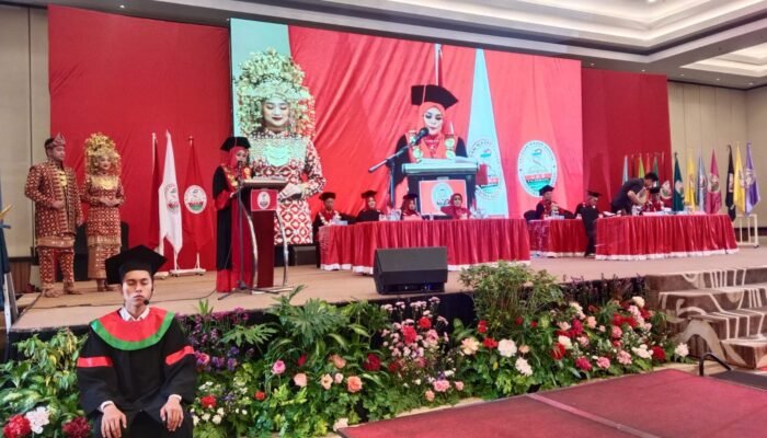 UKB Gelar Wisuda XXII Tahun 2025, Rektor Sampaikan Pesan Ini