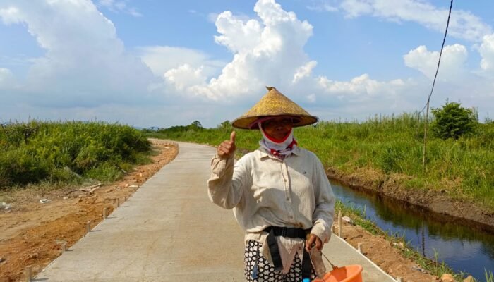 Jalan Impian Petani Terwujud berkat TMMD Reguler Ke – 124 Mempawah