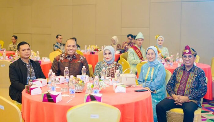 Rektor UKB Dr. dr. Fika Minata Wathan, M.Kes Terima Penghargaan dari Dinas Kebudayaan Kota Palembang