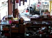 Bongkar Muat Tabung Gas 3 Kilogram, Kernet Pick Up Terkena Luka Tembak