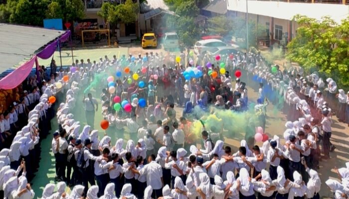 Kepsek SMP N 7 Palembang Lepas 396 Siswa