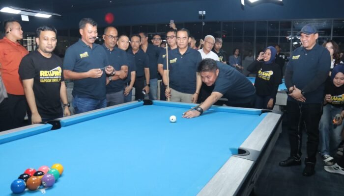 Gubernur Herman Deru dan Wagub Cik Ujang Ikuti Pertandingan Eksibisi Pada Pembukaan Relung Billiard Challenge 2025 Kapolda Sumsel Cup