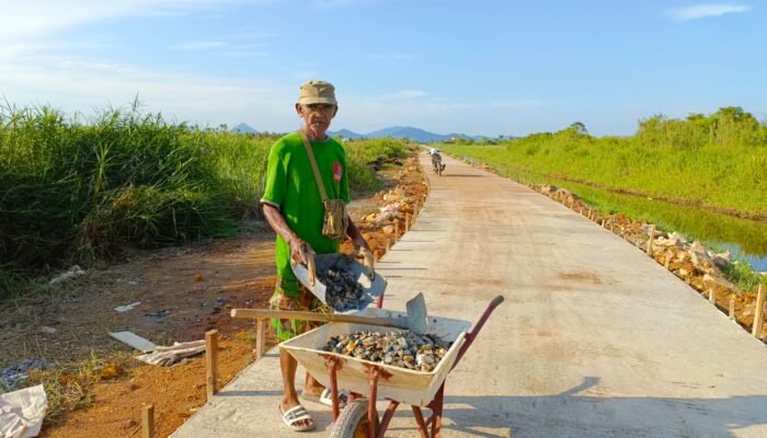 TMMD Mempawah ke – 124, Kreativitas Warga Mengubah Sisa Batu Jadi Bermanfaat