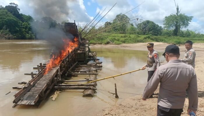 Satu Lanting Dibakar, Tindaklanjuti Dugaan PETI di Kecamatan Mentebah Kapuas Hulu