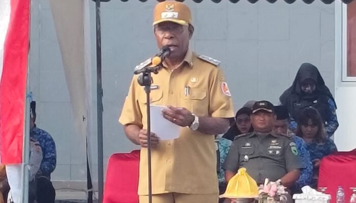 Donatus Nimbitkendik Irup Saat Upacara Peringatan Hari Lahir Pancasila