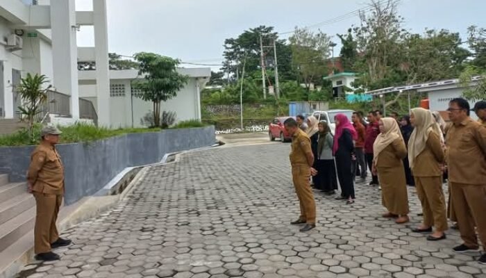 Bentuk Kedisiplinan dan Semangat Kerja, Sekretariat DPRD Sulbar Rutin Laksanakan Apel Pagi